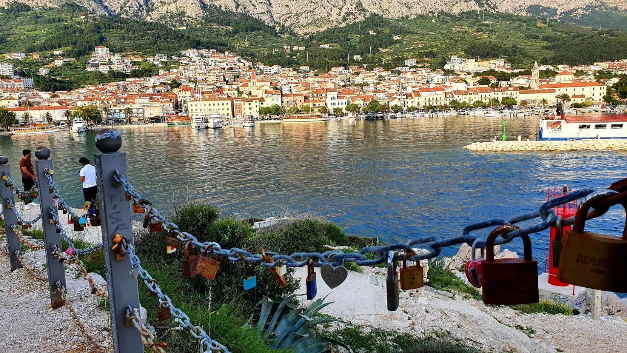 Penthouse Studio With Sea View Makarska Exterior photo